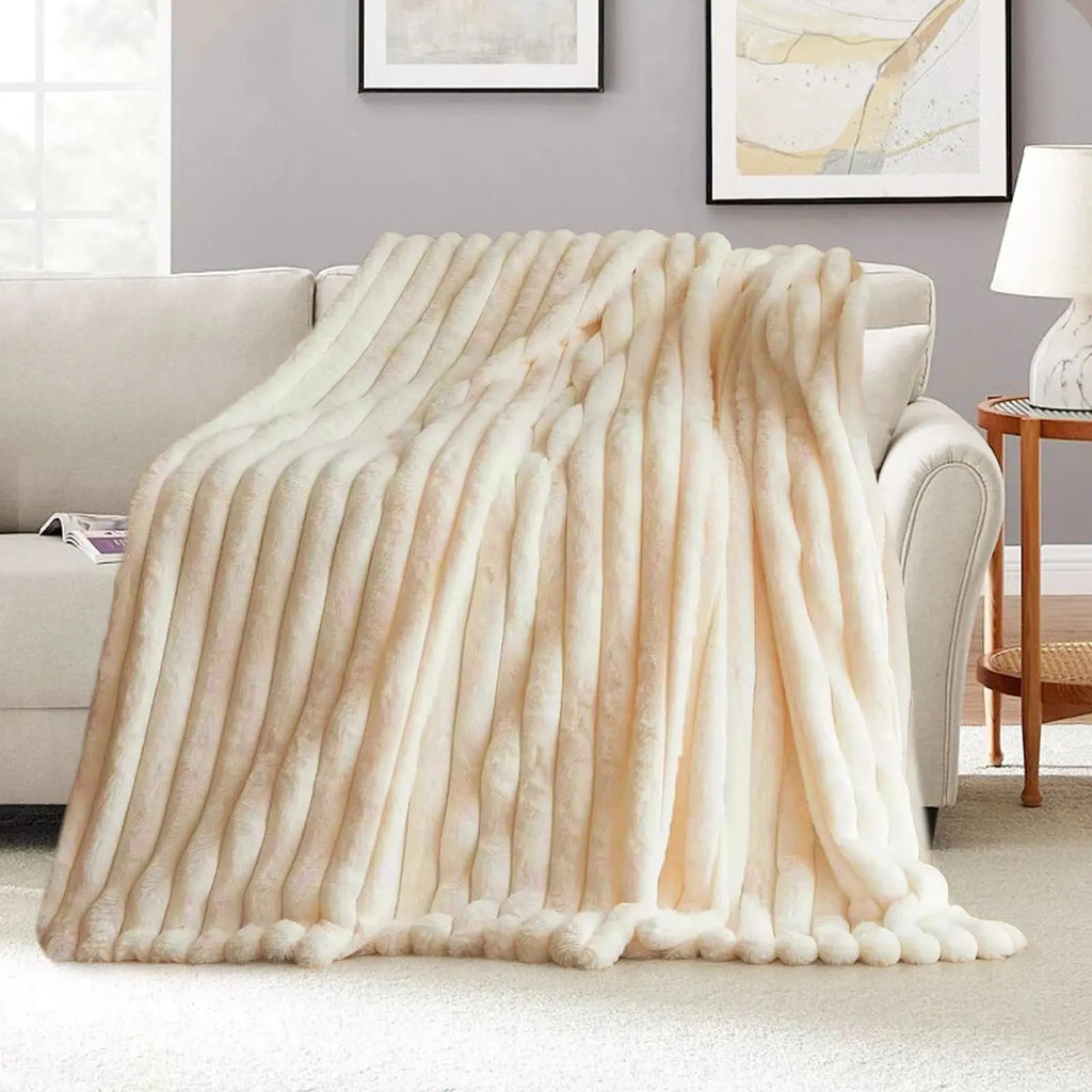 Calmly Faux Fur Blanket – Soft Fleece Throw for Cozy Winter Comfort Calmly Co.